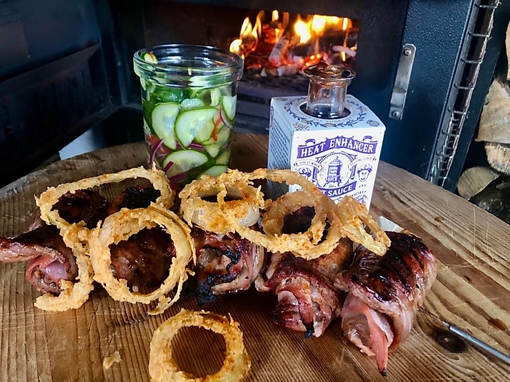 Lees meer over het artikel Hot garlic beef pinwheels & fried onion rings