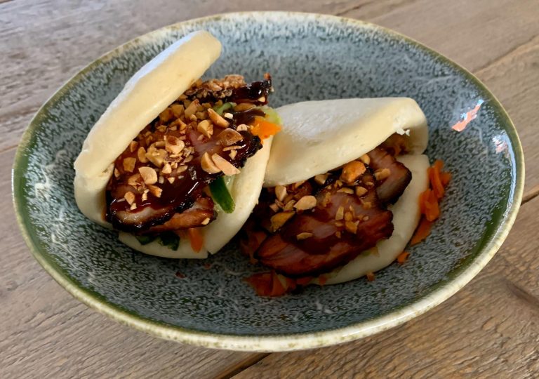 Lees meer over het artikel Taiwanese Gua Bao (varkens buikspek op een gestoomd broodje)